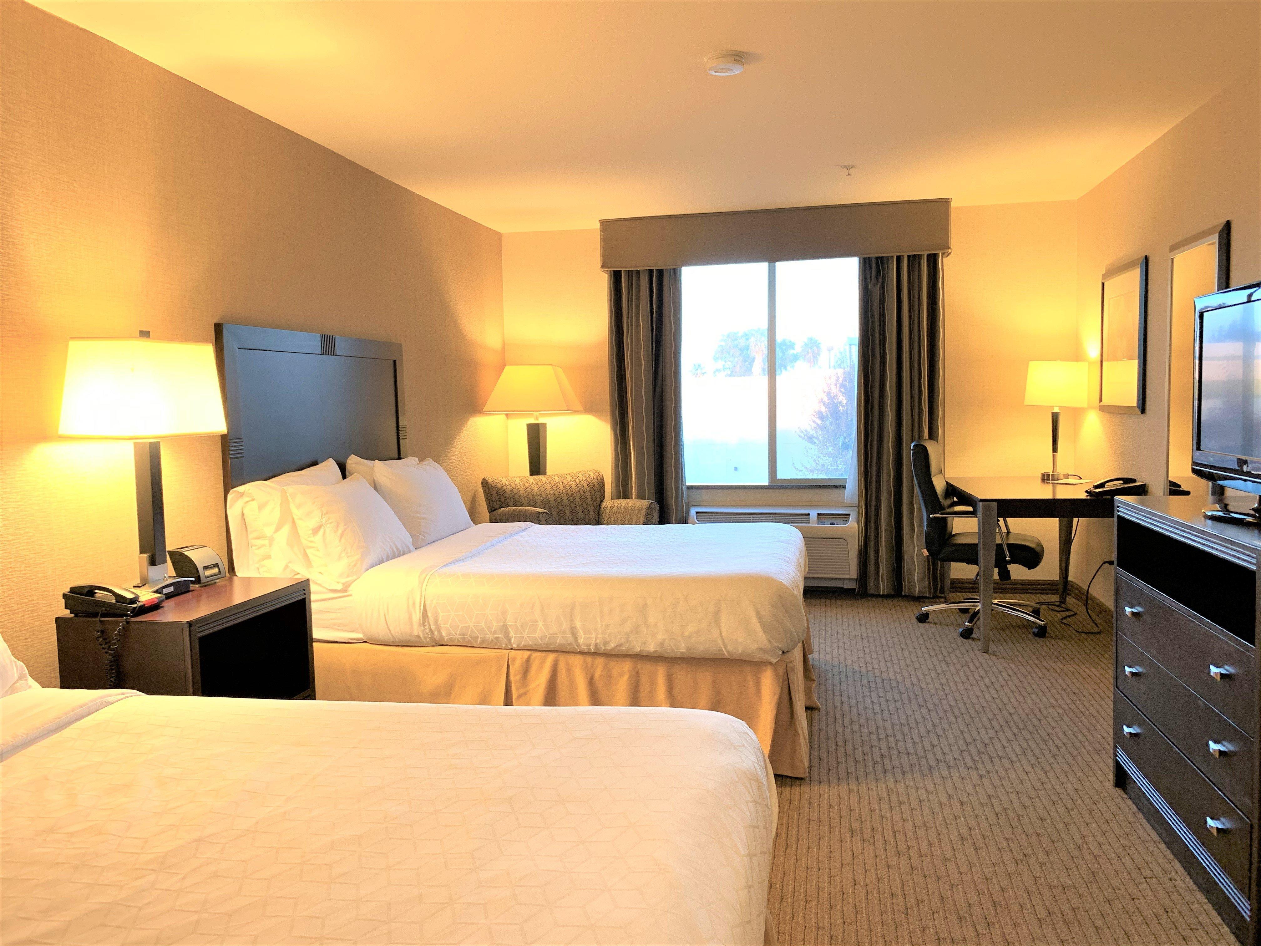 Holiday Inn Express Fresno Northwest - Herndon By Ihg Exterior photo