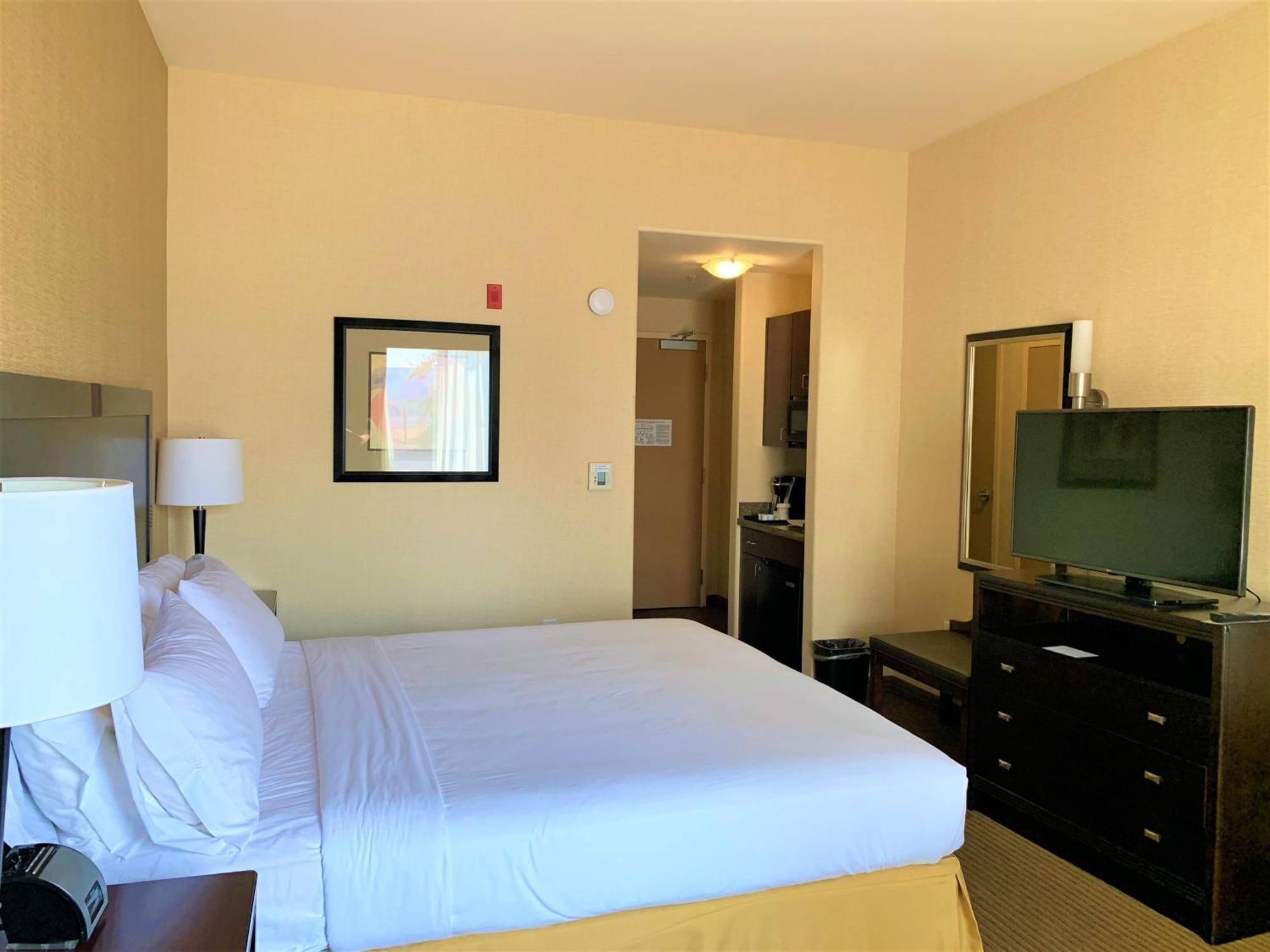 Holiday Inn Express Fresno Northwest - Herndon By Ihg Exterior photo