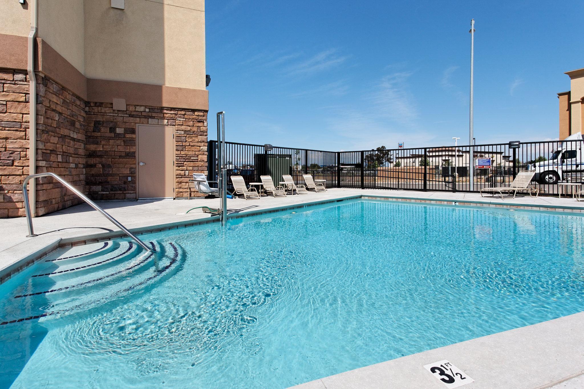 Holiday Inn Express Fresno Northwest - Herndon By Ihg Exterior photo