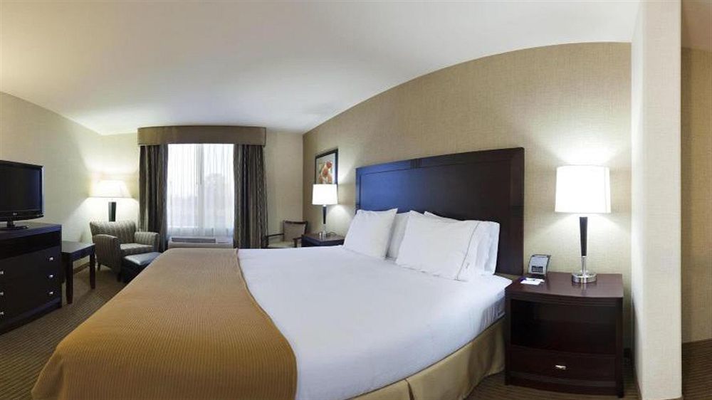 Holiday Inn Express Fresno Northwest - Herndon By Ihg Exterior photo